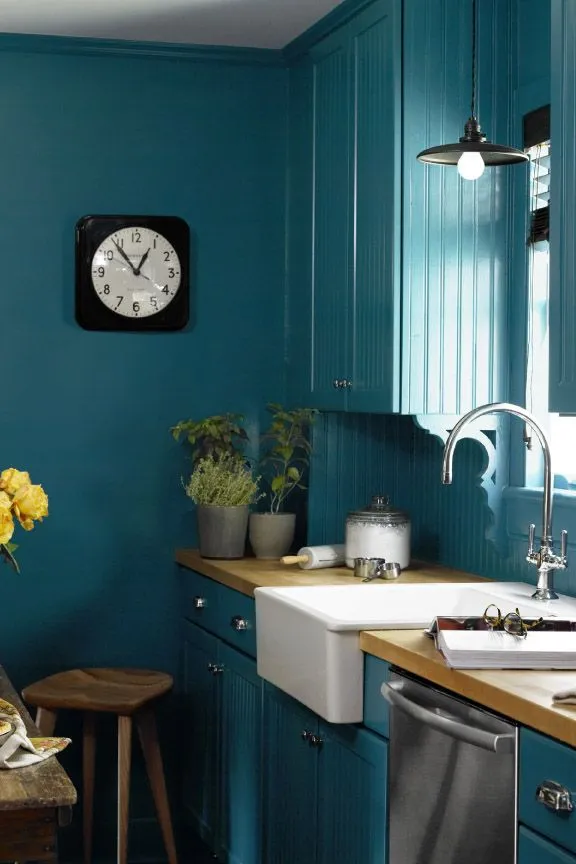 11042 teal blue wall paint