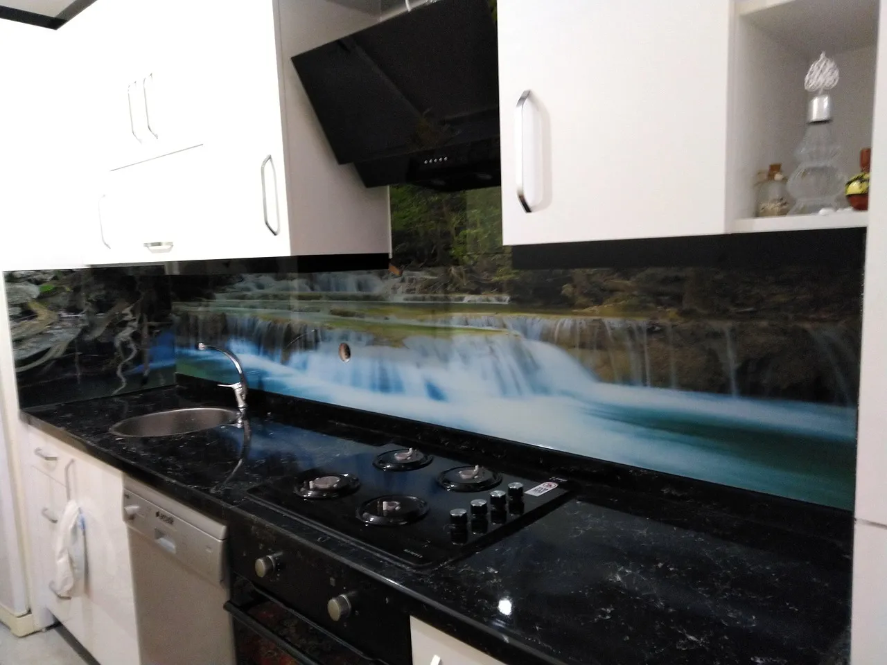 11076 glass backsplash design