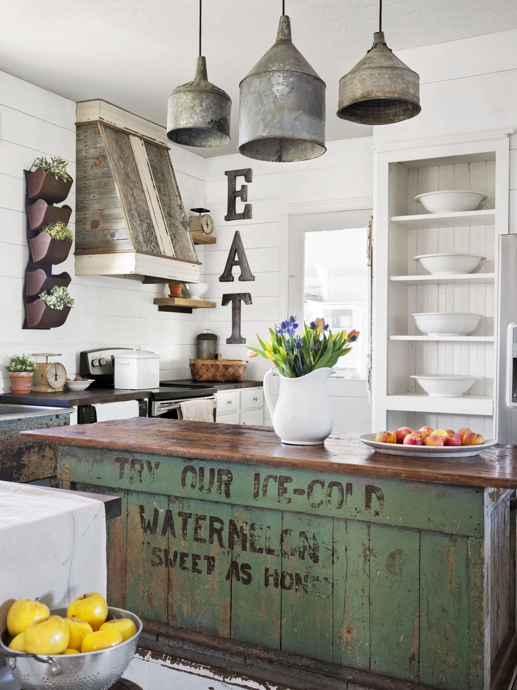 /img/11110-rustic-kitchen-final-look.webp