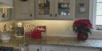 /img/11117-christmas-kitchen-decor-8.webp