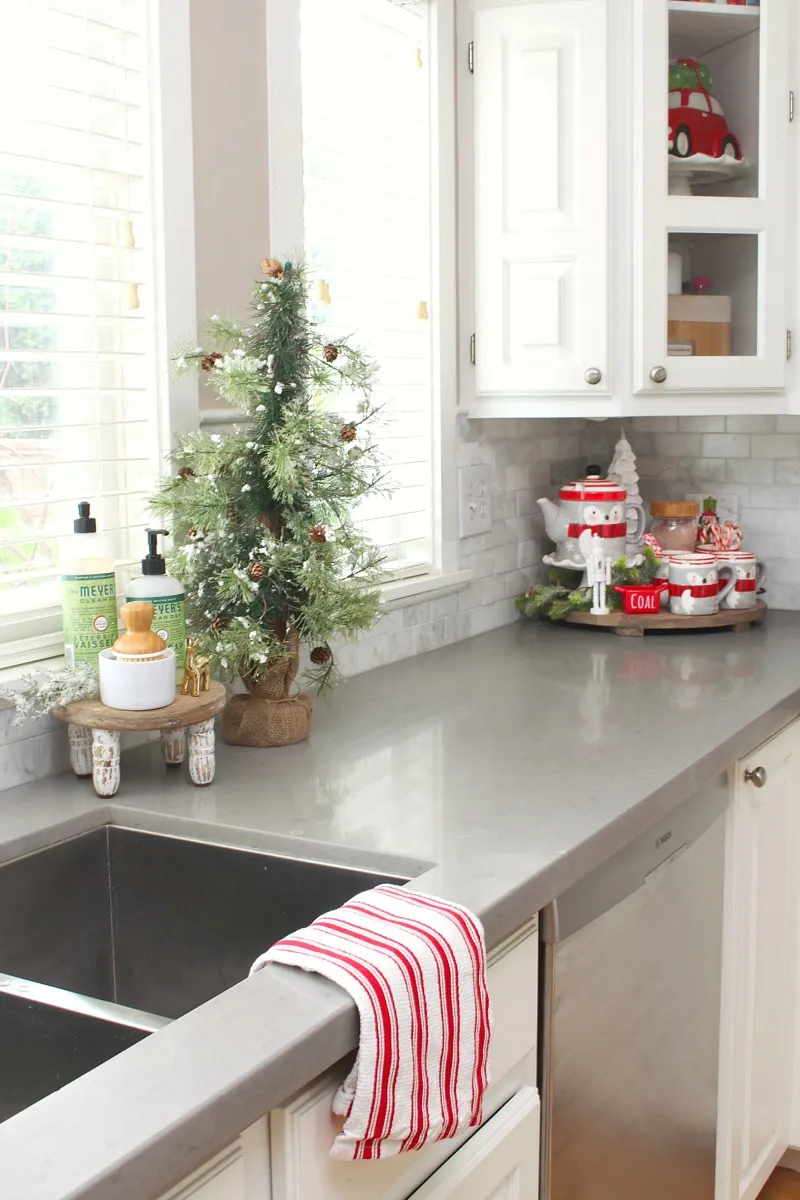 11157 gold and white christmas