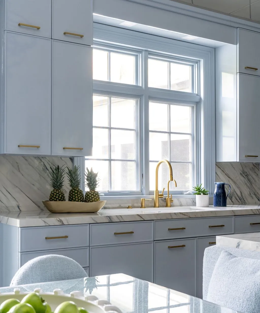 11185 light blue dining area