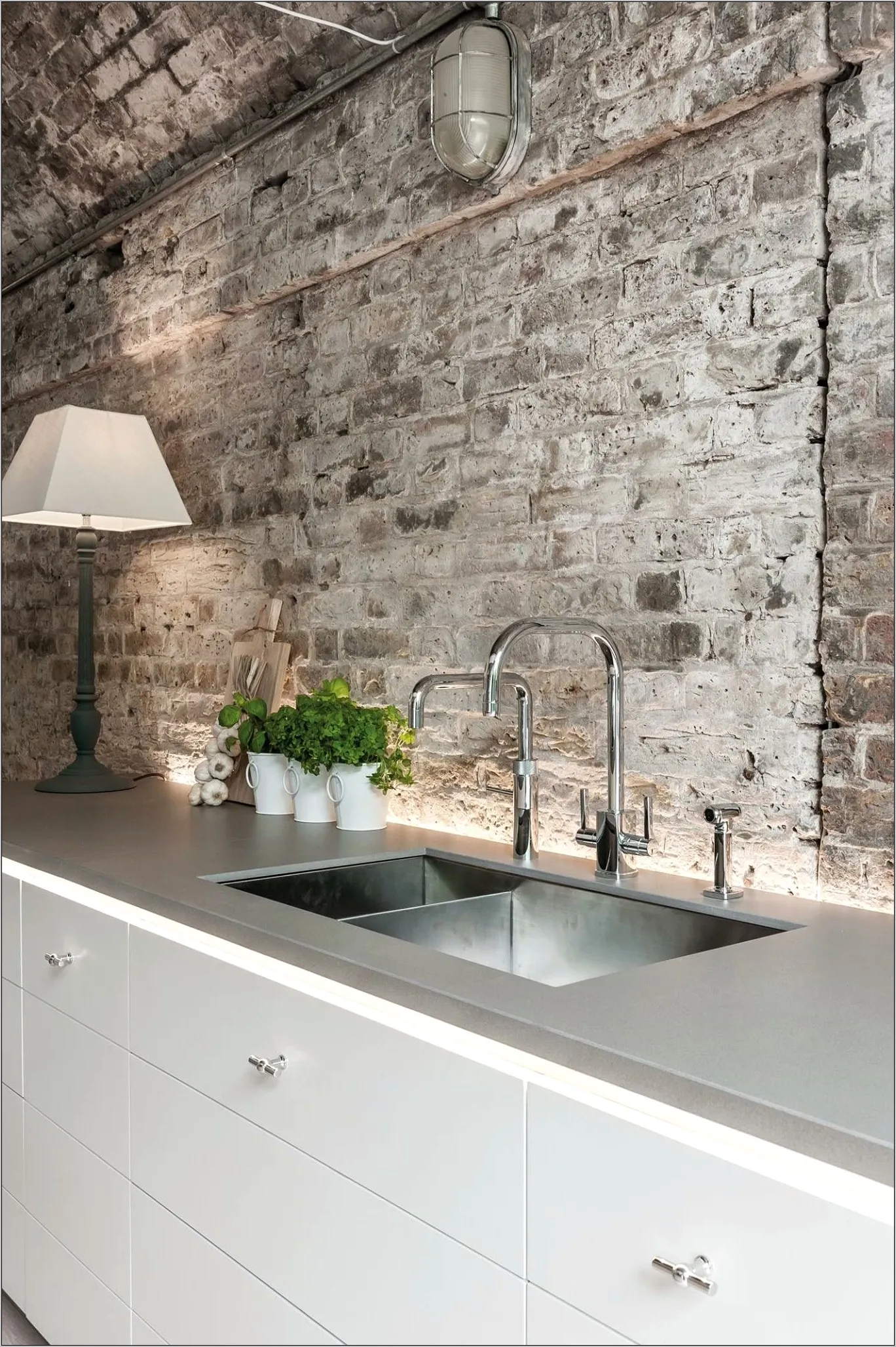 11234 brick wall kitchen overall