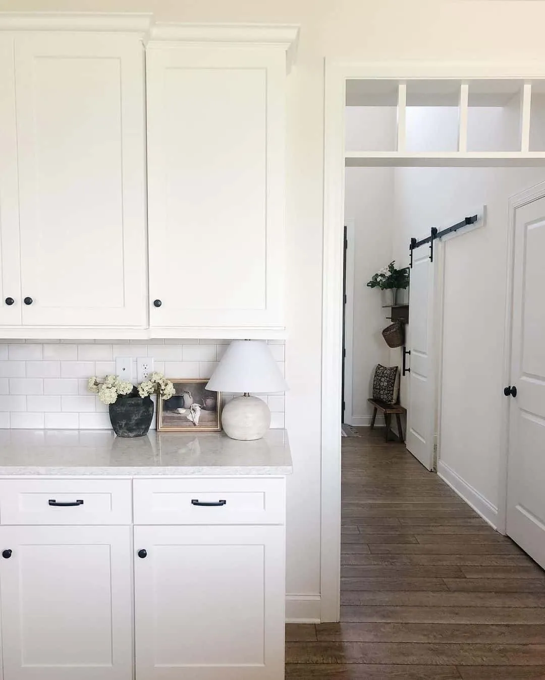 11245 black and white kitchen backsplash