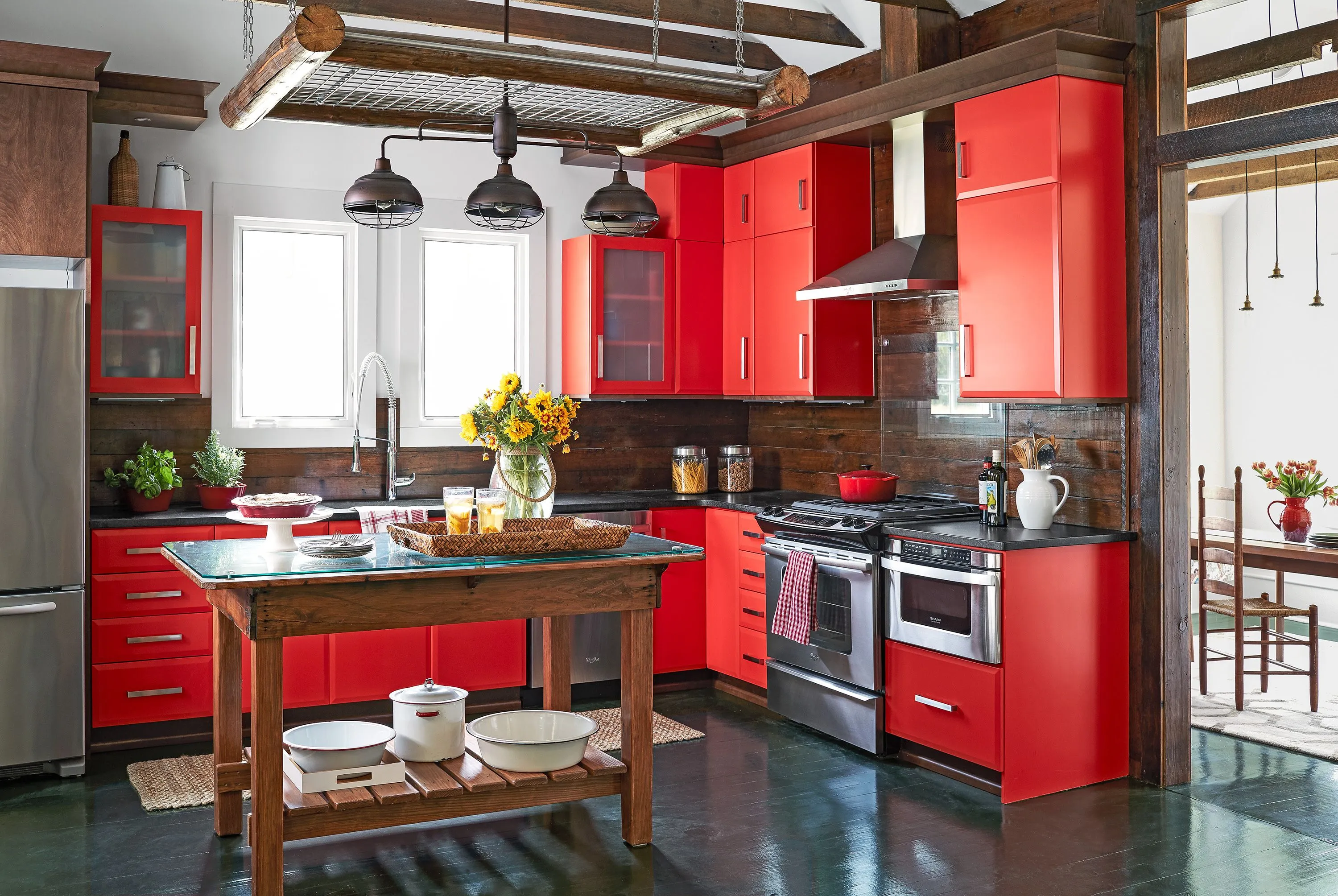/img/11278-red-kitchen-space-optimization.webp
