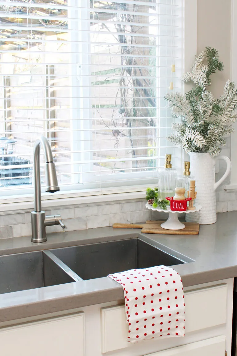 11309 christmas kitchen decor nutcracker 2