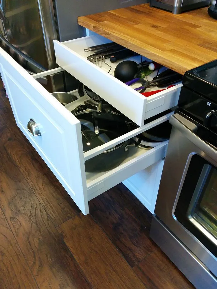 11320 geometric 80s kitchen